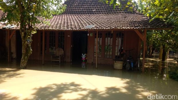Banjir akibat luapan Sungai Tuntang di Demak.