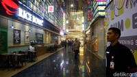 Trans Studio Mall Cibubur berdiri di atas lahan seluas 100 ribu meter persegi di dalam kompleks terpadu Transpark Cibubur. Nantinya akan hadir juga Trans Studio Themepark, hotel bintang 4, hingga tower apartement eksklusif di kawasan ini.