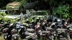 Potret Pemakaman Bangkai Motor Hasil Sitaan Polisi