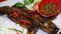 Restoran Lele Bakar 88 Organik yang ada di Sunter, Jakarta Utara. Dikenal menyajikan lele organik yang lebih sehat. Untuk masalah rasa, tidak perlu diragukan lagi. Daging ikan lele tetap enak dan gurih. Foto: Istimewa