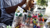 Namun mereka kesulitan dalam hal pemasaran produk dan biaya produksi untuk membuat inovasi yang baru.