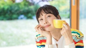 Adegan Romantis Saat Makan Lee Na Young dan Lee Jong Suk di Romance is a Bonus Book