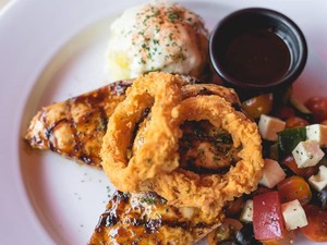 5 Tempat Makan Steak hingga Ngopi di Pondok Indah Mall