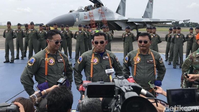 Jajal Sukhoi Su-30, KSAD dan KSAL Dapat Wing Penerbang dari KSAU Jajal Sukhoi Su-30, KSAD dan KSAL Dapat Wing Penerbang dari KSAU