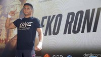 Eko Roni memang masih baru di ajang tarung bebas ONE Championship. Tapi pengalamannya bertarung di atas ring gulat sudah banyak termasuk jadi andalan Indonesia di Asian Games lalu.