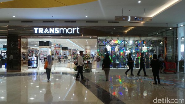 Selain tenant dan brand ternama, di Trans Studio Mall Cibubur juga hadir Transmart untuk memenuhi kebutuhan sehari-hari traveler. Ada pula Metro Departement Store buat traveler yang hobi shopping (Wahyu Setyo Widodo/detikTravel)
