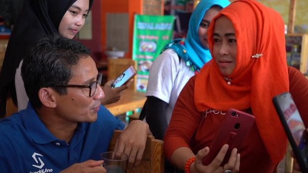 Hilma saat curhat kepada Sandiaga