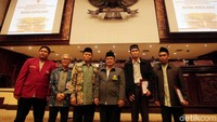 Acara Sosialisasi 4 Pilar MPR kali ini merupakan kerjasama antara MPR RI dengan Himpunan Mahasiswa Persatuan Islam (HIMA PERSIS) dengan tema Deklarasi Pencanangan Bulan April sebagai Bulan Mosi Integral RI menjadi NKRI.