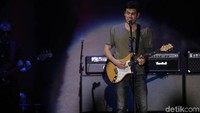 Di akhir konser, John Mayer membawakan Youre Gonna Live Forever in Me dan dua lagu lainnya. Terima kasih John Mayer telah datang ke Jakarta!  Foto: Asep Syaifullah