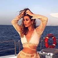 Wanita seksi tersebut pun kerap pamer foto-foto liburan mewahnya. Dalam foto ini, Lauryn bergaya di yach saat liburan di Dubai.  Foto: Instagram @lauryngoodman91