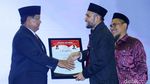 Berjas Hitam, Prabowo Hadiri Acara Rektor-Aktivis Kampus