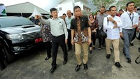 Jonan meresmikan kampus tersebut. Kehadiran lembaga pendidikan vokasi di bidang pertambangan itu merupakan inisiasi perusahaan dan berada persis di sentra pertambangan guna menjaring potensi setempat dan membekali masyarakat sekitar dengan kapasitas yang sesuai dengan kebutuhan industri. Foto: dok. Kementerian ESDM