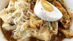 Pagi Ini Paling Nikmat Makan Kupat Tahu Magelang yang Gurih Pedas