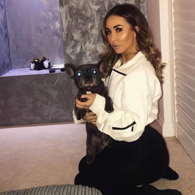 Atas kejahatan yang dilakukannya, Lauryn diancam hukuman penjara. Namun dia dibebaskan dari hukuman setelah hakim mendengar bahwa Lauryn mengalami depresi dan pengakuan Lauryn yang menyesal. Meski begitu, wanita asal Inggris itu tetap menerima pidana percobaan selama dua tahun dan  membayar 670 poundsterling atau Rp 12,4 juta.  Foto: Instagram