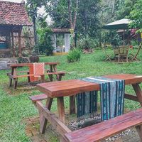 Yuk, Ajak Keluarga Makandan Bersantai di Resto Asri Ini
