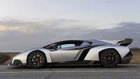 Lamborghini Veneno menjadi mobil paling mahal di garasi Jeff. Banderolannya mencapai USD$ 5,5 juta atau Rp 77 miliar. Foto: Pool