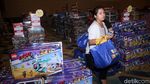Warga Serbu Bazar Mainan Anak