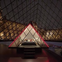 Ini pengalaman yang tak terduga dan luar biasa. Aku sangat menghargai seni karena itu subjek kuliahku, tapi bisa menikmati seni secara maksimal dengan cara unik seperti ini dan sendirian di koridor museum rasanya sungguh berbeda, tutur Daniela, dikutip dari Daily Mail. Foto: Dok. Airbnb