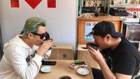 Ujung Oppa punya lebih dari 1,2 juta subscribers di YouTube. Ia juga eksis di Instagram dengan sekitar 68 ribu followers. Foto: Instagram hwangwoojoong