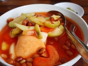 Asam Pedas 5 Asinan Bogor yang Bisa Bikin Merem Melek