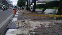 Pasir yang menutupi bercak darah