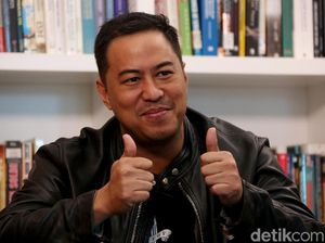 Sukses Jadi Komedian, Pandji Pragiwaksono Sudah Jahil Sejak Kecil