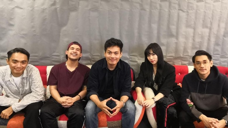 Dipha Barus dan Ariel Nayaka Beri Heaven Afgan-Isyana-Rendy Sentuhan Baru Foto: Saras/ detikHOT Dipha Barus dan Ariel Nayaka Beri Heaven Afgan-Isyana-Rendy Sentuhan Baru Foto: Saras/ detikHOT
