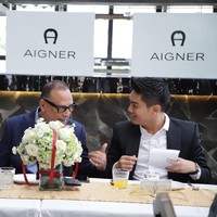 Ririn bersama Rajiv Mehra, selaku Regional Sales and Marketing Director of Fortune Concept, perusahaan yang menaungi produk jam tangan Aigner. Turut hadir aktor dan YouTuber Boy William yang juga didaulat sebagai model di kesempatan tersebut. (Foto: dok. Aigner)