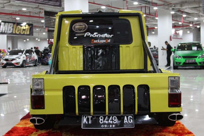 Kijang Doyok Bekas Pengangkut Pasir Jadi Bumblebee