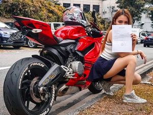 Bikers Cantik Ini Berani Lawan Bengkel Nakal