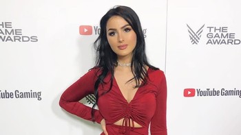 Pada 24 Maret lalu Lia, demikian ia biasa disapa, didaulat Nickelodeon untuk mendapatkan penghargaan Kids Choice Awards - Gamer of the Year. (Foto: Instagram @sssniperwolf)
