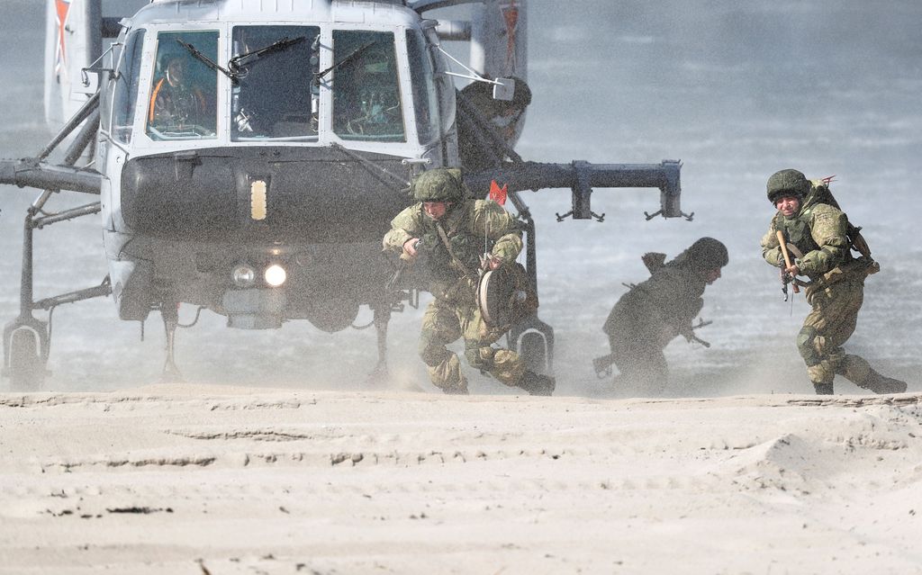 Servicemen disembark from a Ka-29 helicopter during military exercises, which are staged by the Baltic Fleet forces of the Russian Navy to train amphibious assault, at Khmelevka firing ground on the Baltic Sea coast in Kaliningrad Region, Russia April 4, 2019. REUTERS/Vitaly Nevar