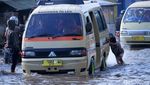 Banjir di Dayeuhkolot Surut, Pemotor Tetap Mogok