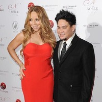 Sesekali, pria 36 tahuni ini memiih tampilan yang normal dengan gaya yang lebih formal. Seperti ketika ia berpesta bersama Mariah Carey di The Dorchester, London, pada Desember 2011. The Dorchester merupakan salah satu hotel milik keluarga Sultan Brunei.  Foto: dok. Getty Images