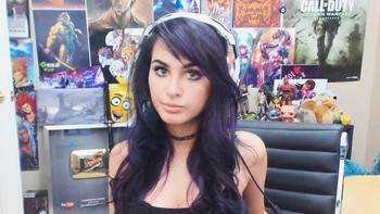 Keemstar juga mengingatkan lagi tudingan miring yang sering didapatkan Lia, terkait eksistensinya sebagai seorang gamer. (Foto: Instagram @sssniperwolf)