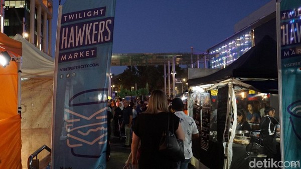 Senja hari adalah waktu yang sempurna untuk datang ke Twilight Hawkers Market. Twilight Hawkers Market adalah pasar street food asli dan terbesar di Perth (Masaul/detikcom)  
