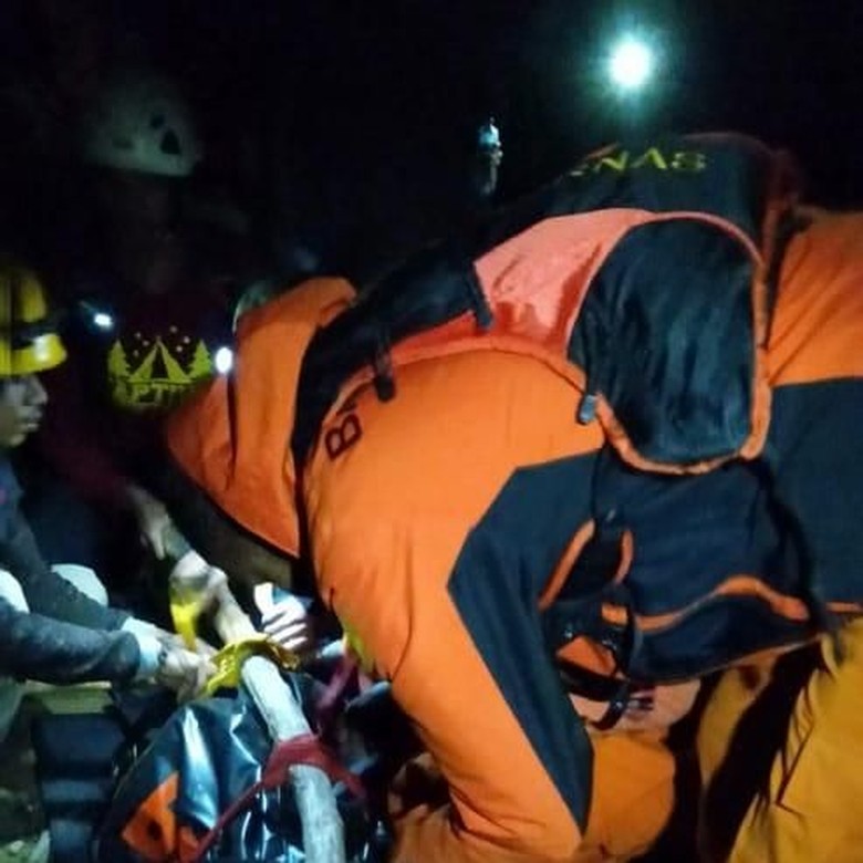 Seorang Pendaki Tewas Tertimpa Batu di Gunung Lompobattang Sulsel Seorang Pendaki Tewas Tertimpa Batu di Gunung Lompobattang Sulsel