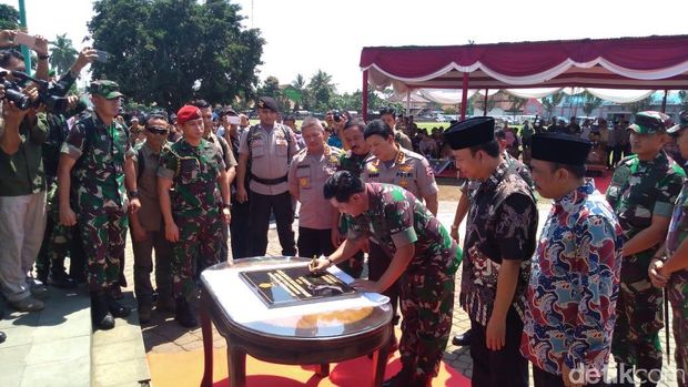 Panglima TNI Resmikan Monumen Pesawat Legendaris di Banyumas