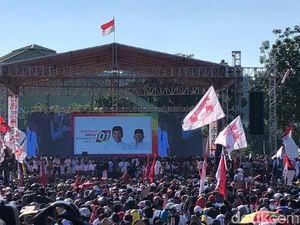 Pendukung Jokowi di Batam Pingsan, TKN: Ekspresi Cinta ke Jokowi