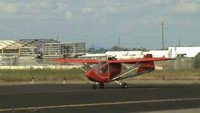 CGS Hawk menjadi pesawat ultralight tertutup cokcpit pertama yang mencapai landasan pacu pada tahun 1982. Namun pada tahun 2010 seseorang memutuskan untuk menukar mesin dengan Honda GL500 Silver Wing, mesin V-twin 497cc yang digunakan pada awal tahun 80-an. Foto: Pool (Rideapart)