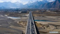 Semua kabupaten di Tibet memiliki akses ke jalan raya. Istimewa/Xinhuanet.
