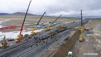 Jalur kereta lainnya juga tengah dibangun di Tibet. Istimewa/Xinhuanet.