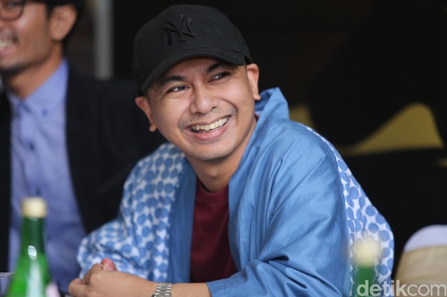 Situs analitik Social Blade melansir daftar influencer yang memiliki penghasilan hingga miliaran rupiah per tahunnya. Data dari 2018, Raditya Dika diperkirakan bisa meraup pendapatan Rp 600 jutaan hingga Rp 10 miliar. Foto: Ismail/detikHOT