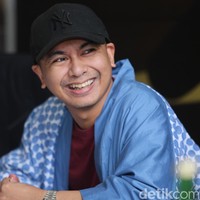 Situs analitik Social Blade melansir daftar influencer yang memiliki penghasilan hingga miliaran rupiah per tahunnya. Data dari 2018, Raditya Dika diperkirakan bisa meraup pendapatan Rp 600 jutaan hingga Rp 10 miliar. Foto: Ismail/detikHOT
