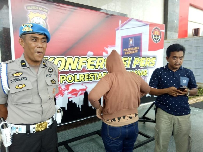 Diduga Terlibat Prostitusi Online, Muncikari dan 3 Perempuan Dibekuk di Hotel Diduga Terlibat Prostitusi Online, Muncikari dan 3 Perempuan Dibekuk di Hotel