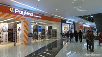 Buat para pemburu sneakers, ada sedereyan toko sepatu yang bisa kamu lirik dari Payless sampai Sports Station, hingga aneka brand lain seperti Converse, Puma juga Adidas. (Wahyu/detikcom) 