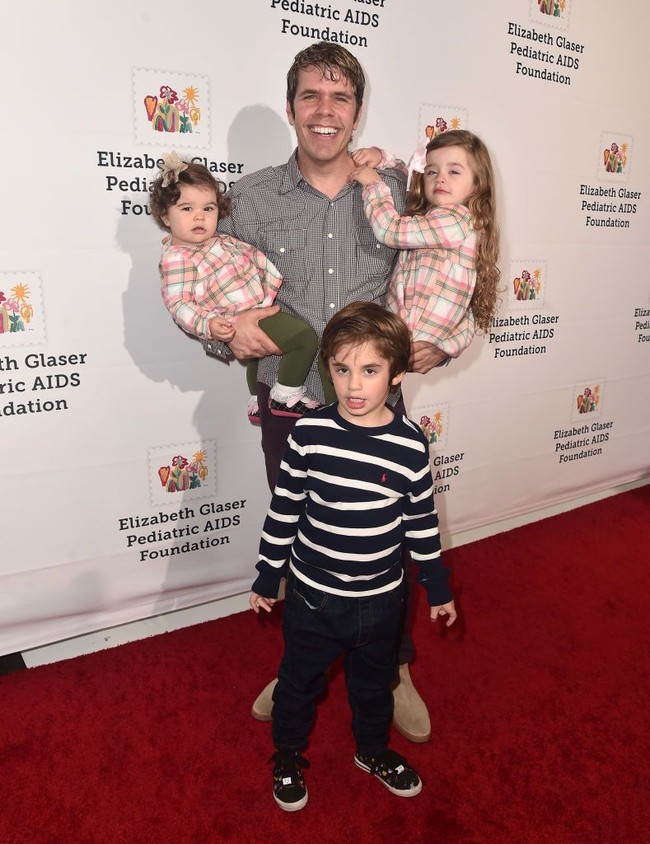 Perez Hilton kini merupakan seorang ayah dari tiga anak, satu laki-laki dan dua perempuan. Semua anaknya didapatkannya melalui bayi tabung dan sel telur donor. Ketiga anaknya juga lahir melalui surrogate mother atau wanita yang rahimnya dipinjam. Foto: Dok. Getty Images