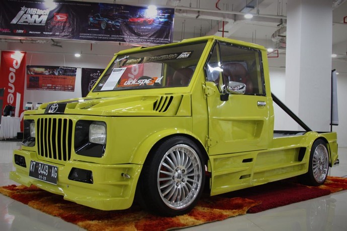 Kijang Doyok Bekas Pengangkut Pasir Jadi Bumblebee