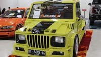 Memang dalam jejeran mobil modifikasi IAM 2019, si Kuning ini menyita perhatian, warna kuning yang mencolok membuat mobil ini begitu terlihat dengan mudah saat memasuki area IAM 2019 seri Balikpapan. Foto: Ridwan Arifin