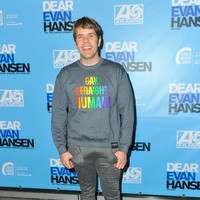 Perez Hilton yang lebih dikenal sebagai pemilik blog PerezHilton.com, tidak langsung berkarier sebagai blogger. Justru dia memulai kariernya di dunia hiburan sebagai aktor. Dia sempat bermain di beberapa serial televisi dan menjadi kontestan reality show VH1 mengenai penurunan berat badan.Foto: Dok. Getty Images